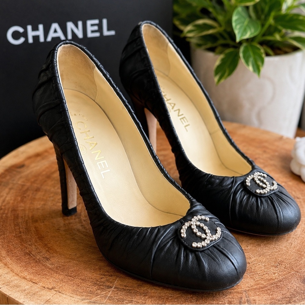 Chanel Ruched Leather CC Rhinestone Pumps Heels Size 36.5C
